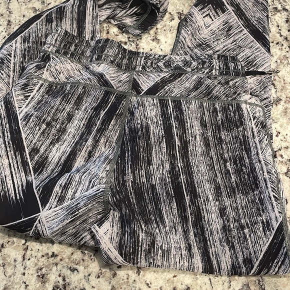 Lululemon Pants Namaskar Size 4 - Picture 5 of 12